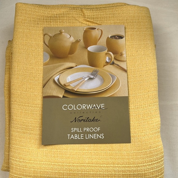 Colourwave spill proof Gold tablecloth - Picture 2 of 5